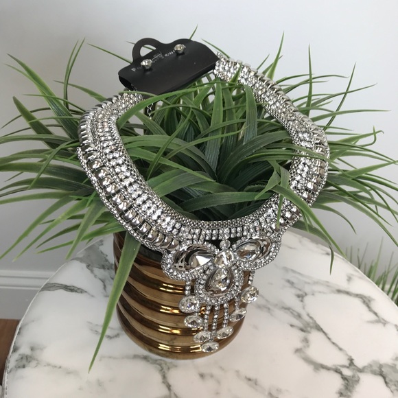 ‼️ Silver Diamond Rhinestone Statement Necklace - Picture 2 of 7